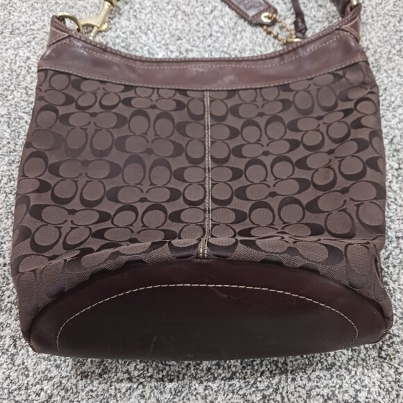 Coach signature print bucket bag - Picture 2 of 12